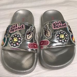 Girl Squad Steve Madden Girl’s size 4 slides.